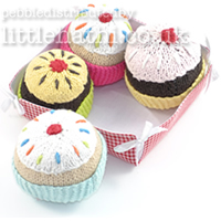 knitted cakes plain tt